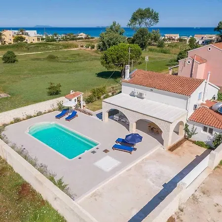 Sea Breeze Coastal House In Almyros *