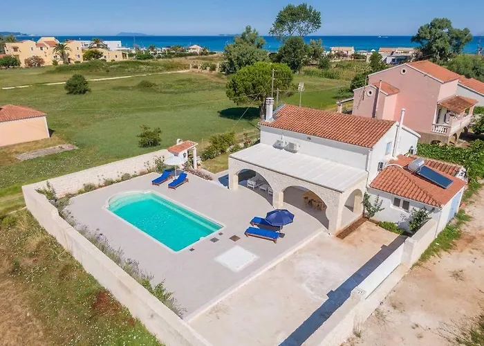 Sea Breeze Coastal House In Almyros *