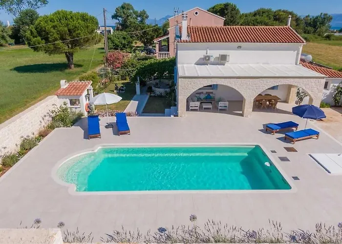 Sea Breeze Coastal House In Almyros *